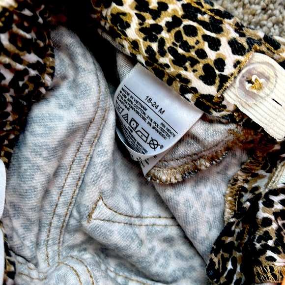 Stylish cheetah print pants - Picture 3 of 4